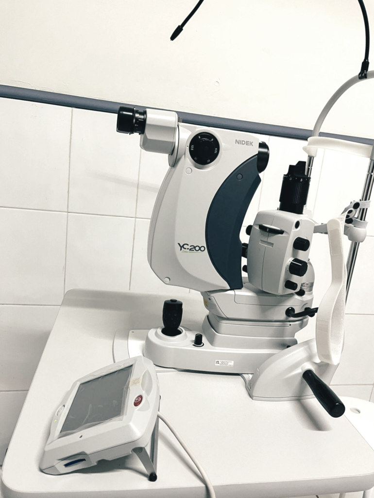 Equipo médico para trabeculoplastia láser selectiva (SLT), en estudio LiGHT