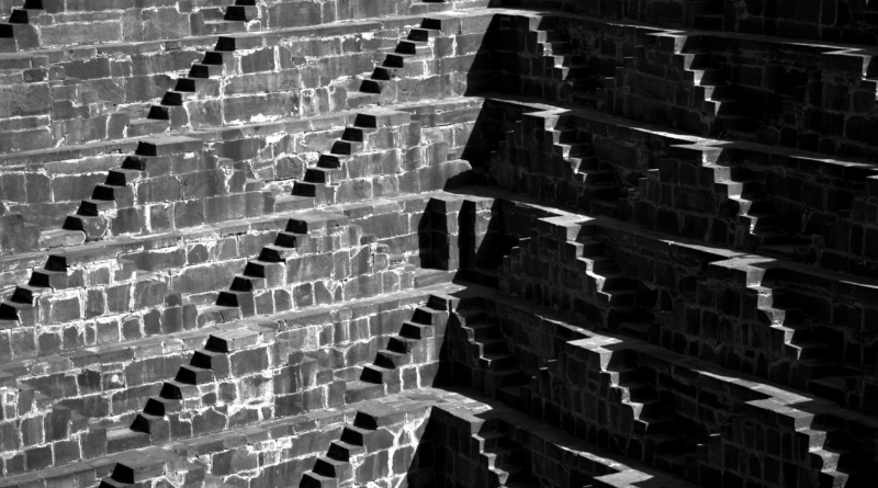 Fotografía en blanco y negro, del Chand Baori en Rajastan, India. Tomada por el oftalmólogo José Dalma