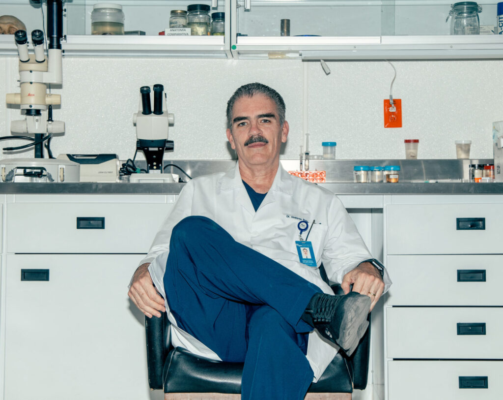 Doctor especialista en patología oftalmica