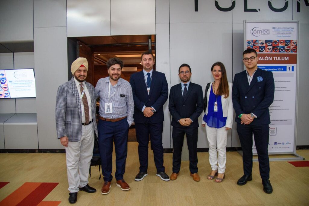 Especialistas asistentes al XXX Curso Internacional del Centro Mexicano de Córnea y Cirugía Refractiva